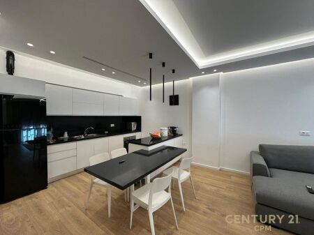 Apartment 2+1+2 with parking space for rent in the Rose Garden complex, near TEG.