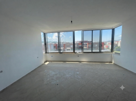Shitet, Apartament 2+1+Verandë, Unaza e Re
