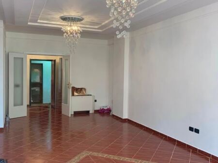 Locale commerciale in affitto | Bllok, Tirana