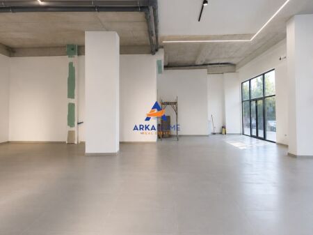 LOCALE IN AFFITTO 196M2 "VIA 5 MAJI" 3000 EURO