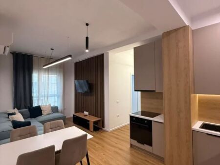 Ne zonen e Ali Demit,Rezidenca Kadiu jepet me qera apartament 2+1,i mobiluar.55,000Leke