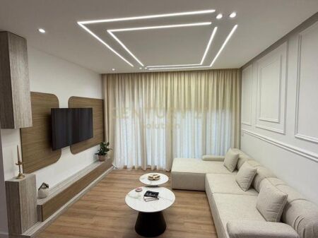 APARTAMENT 2+1+2+arking PRANE KLANIT ! 860 € /Muaj 80,000 Lekë /Muaj
