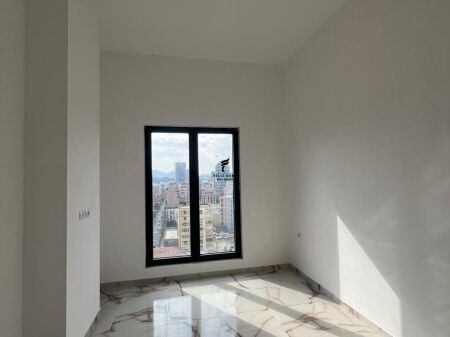 UFFICIO IN AFFITTO 106M2 VIA DELLE BARRICATE 120.000 LEKE FH-85730