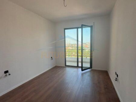 Apartament 1+1, Kinostudio, Tiranë