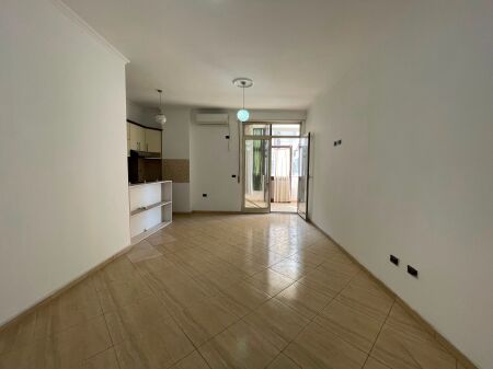 2+1 apartment for rent near Ismail Qemali High School on Jeanne d'Arc Boulevard.