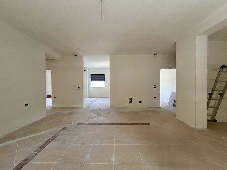 SHITET apartament 3+1 tek Universiteti "Marin Barleti", Selitë