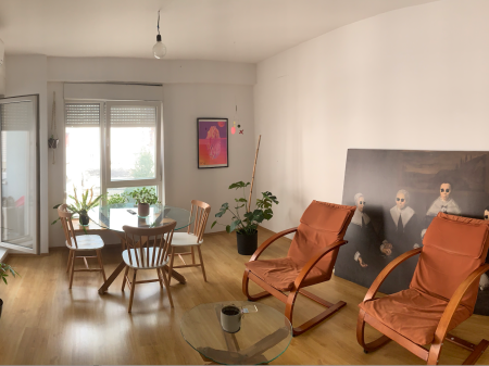 I am looking for a person to share the rent in a 2+1 apartment, in the Magnet residence
