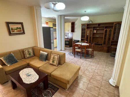 🏡 Appartamento 1+1 in affitto  📍 Piazza Wilson, vicino all'Ufficio Postale N. 8💶 Prezzo: 600 €/mese