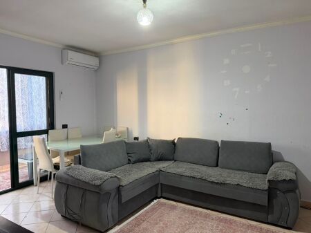 Shitet Apartament 2+1