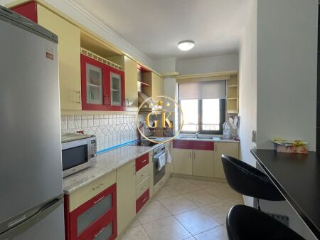 🏡 APARTAMENT ME QERA 2+1 – PRANE TREGUT TE FRUTA PERIMEVE 