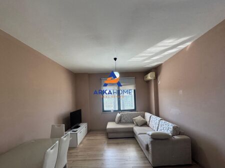 JEPET APARTMENT ME QERA 1+1+BALLKON " ISH STACIONI TRENIT , AFER ME KOMPLEKSIN USLUGA" 50.000 LEKE