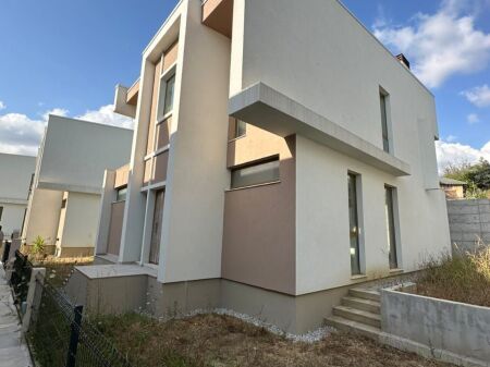 PREMIUM 3-story villa for sale – Near TEG !