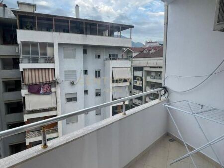 JEPET ME QIRA APARTAMENT 1+1 TE RESTORANT FRESKU.