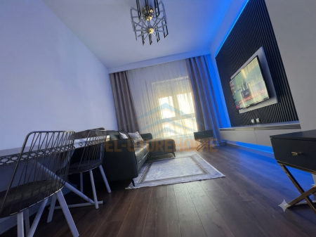 Shitet, Apartament 1+1+Post Parkimi, Rruga e Barrikadave, Tirane
