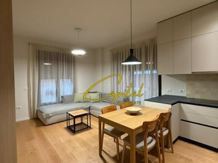 APARTAMENT ME QIRA 2+1 RRUGA E KOSOVAREVE 1.300 EURO