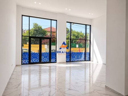 JEPET AMBIENT 83M2 ME QERA "RRUGA FROSINA PLAKU, 21 DHJETORI" 100.000 LEKE