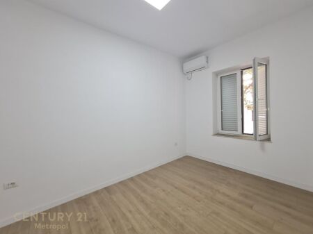 Jepet me Qira Ambient për Zyra ne Myslym Shyri, Qender-Tiranë!
