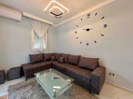 In vendita, Appartamento 1+1, Via 5 Maj, Tirane