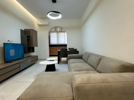 Jepet me qira apartament 1+1 – Rruga e Dibrës, Tiranë