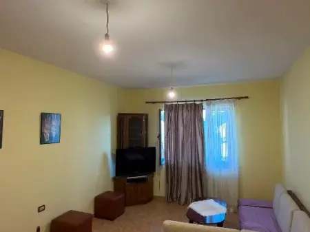 Qera | Vilë 2 + 1 | Ali Demi | 450 €/muaj
