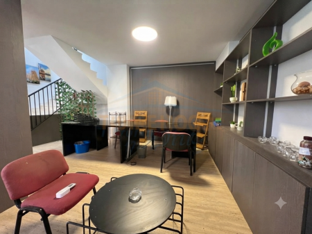 In affitto, Spazio duplex per uffici, Nuovo Bazaar, Tirana.