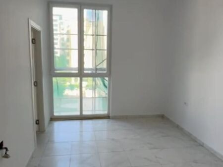 Qera | Ambjent Biznesi | Square 21- Rruga e Kavajes | 1000 €/muaj