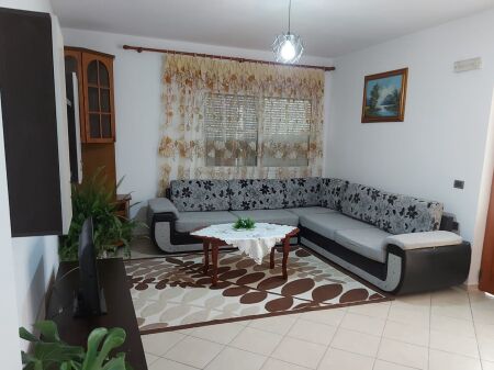 Jepet kat vile me qera ne Rrugen Jordan Misja prane Kolegjit Beder ID: 5252