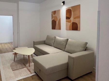 Jepet apartament 1+1 me qira tek Rruga Islam Alla , Rruga e Kavajes , Rruga Myslym Shyri .