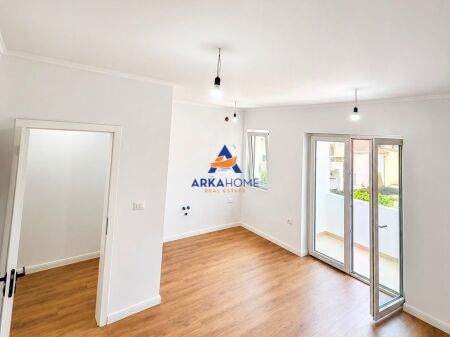 SHITET APARTAMENT 1+1+BALLKON "SHKOLLA E KUQE, PAZARI I RI" 16000000 LEKE