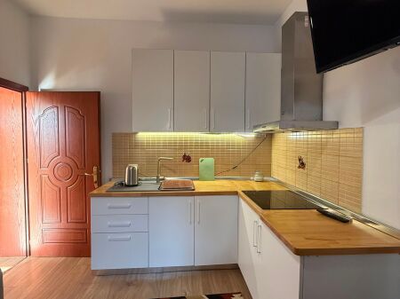 Appartamento 1+1 in affitto nella zona di Çollaku Sauk, Tirana