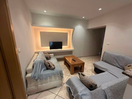 Jepet me qera apartament 1+1, përballë Square 21, pranë Furre Buke Zaimi.