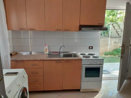 GARSIONERE 25000 LEKE.VILAT GJERMANE