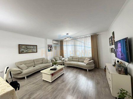 Shitet, Apartament 2+1, Pallatet Cabej, Misto Mame