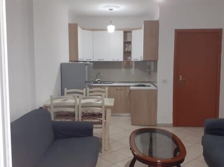 IN AFFITTO – APPARTAMENTO 1+1  📍 Vicino ai Palazzi Çabej, Tirana