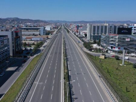 Shitet 1735 m2 toke buze autostrades Tirane-Durres me Hipoteke