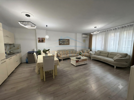 Shitet, Apartament 2+1, Pallatet Cabej, Misto Mame