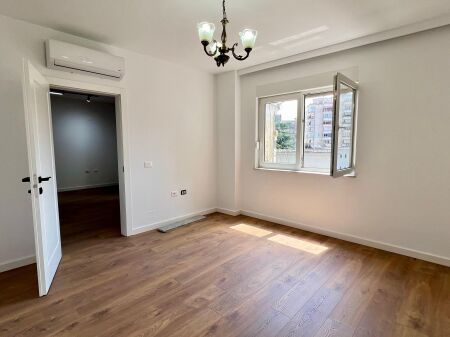 🏢 UFFICIO IN AFFITTO: 2 Ambienti di Lavoro 📍Stadio Air Albania – Fronte Strada Principale || 1.050€/Mese – Edificio Nuovo – 3° Piano – 77 m² – Posizione Premium