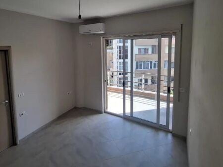 Jepet apartament 2+1+2+2 Ballkone tek Fresku , prane Spar 2 .