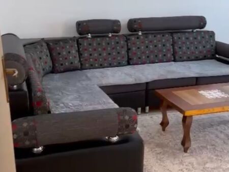 Jepet me qera Apartamenti 1+1, KRYEZIM I SHKOLLES SEBASHKUAR, PERBALLE 400 Mije leke