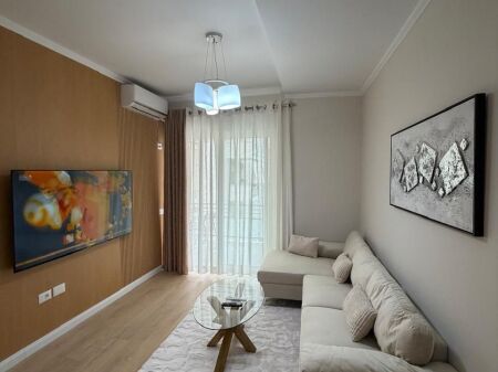 Shitet Apartament 1+1Kompleksi Golden Park (perballe S.Amerikan 3)  Hipoteke Sip 60m² Kati 2 ashensor Orientimi me diell Cmimi:142 milion Leke