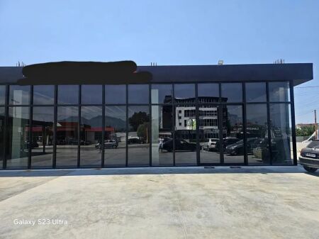 PREMISES FOR RENT 320 m2 - TAPIZE, STREET FRONT