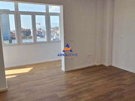 VENDESI APPARTAMENTO 1+1+BALCONE "VICINO ALLA STRADA SHEFQET MUSARAJ" 165000 EURO