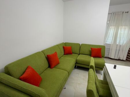 Rent | Shtëpi private 2 + 1 | Rruga Riza Cerova | 650 €/month