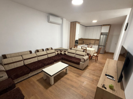 Rent | Shtëpi private 2 + 1 | Rruga Feim Ibrahimi | 400 €/month