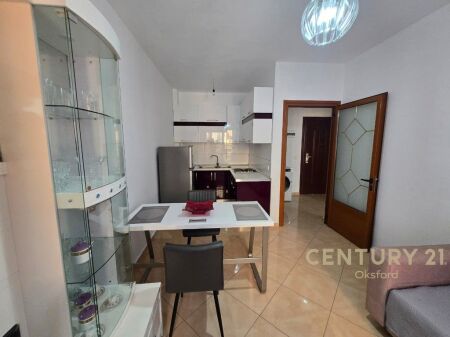 APARTAMENT 1+1 ME QIRA NE YZBERISHT PALLATET DILO!
