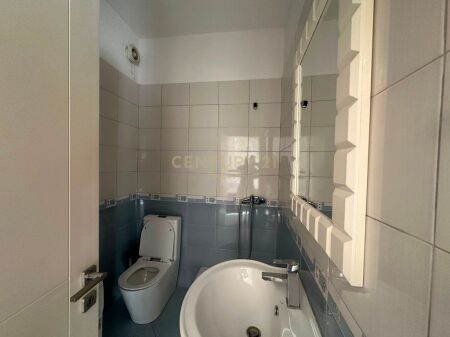 Apartament 2+1 me qira pranë Kopshtit Zoologjik, Tiranë