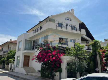 Qera, Vilë, Kodra e Diellit, Tiranë
