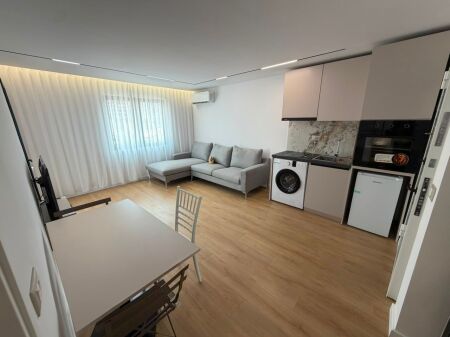 🏡 Appartamento 1+1 in Vendita  📍 Via Asim Vokshi, di fronte a SPAK, all'interno del Piccolo Anello, Tirana💶 Prezzo: 110.000 €