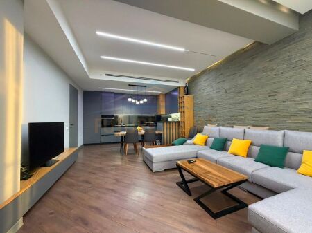 Shitet, Apartament 2+1+2, Rruga e Kavajes, Tiranë