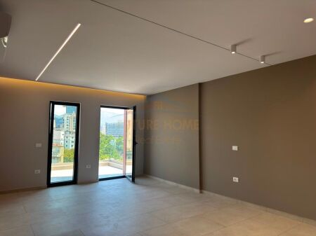 Qira, Ambient për zyra, Galeria Roma, Rruga e Kavajës.